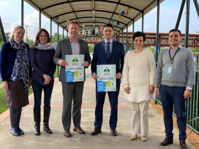 Força-Tarefa Infância Segura orienta escola a desenvolver boas práticas de proteção a crianças e adolescentes