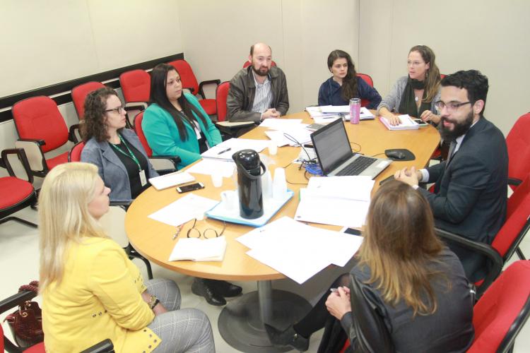 Força-Tarefa Infância Segura quer decreto estadual para normatizar sistema de garantia da criança e do adolescente