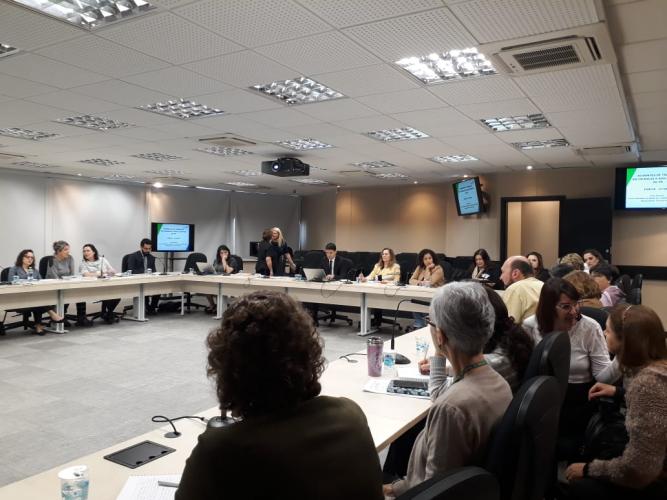 Além de tirar o tempo disponível para convivência familiar, brincar, estudar e aprender, o trabalho infantil tem outras consequências graves. Em 12 anos, de 2006 a 2017, foram registradas no Paraná 2.212 notificações de crianças e adolescentes de até 17 anos por acidentes de trabalho – 87,61% dos casos do sexo masculino.  Os dados fazem parte do Boletim Epidemiológico da Saúde do Trabalhador do Paraná e foram apresentados durante reunião do Colegiado da Força-Tarefa Infância Segura nesta segunda-feira (01/0