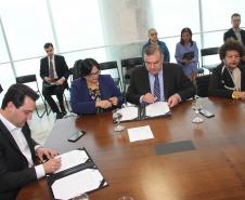 Governos federal e estadual assinam protocolo para fortalecer a rede de proteção a infância 