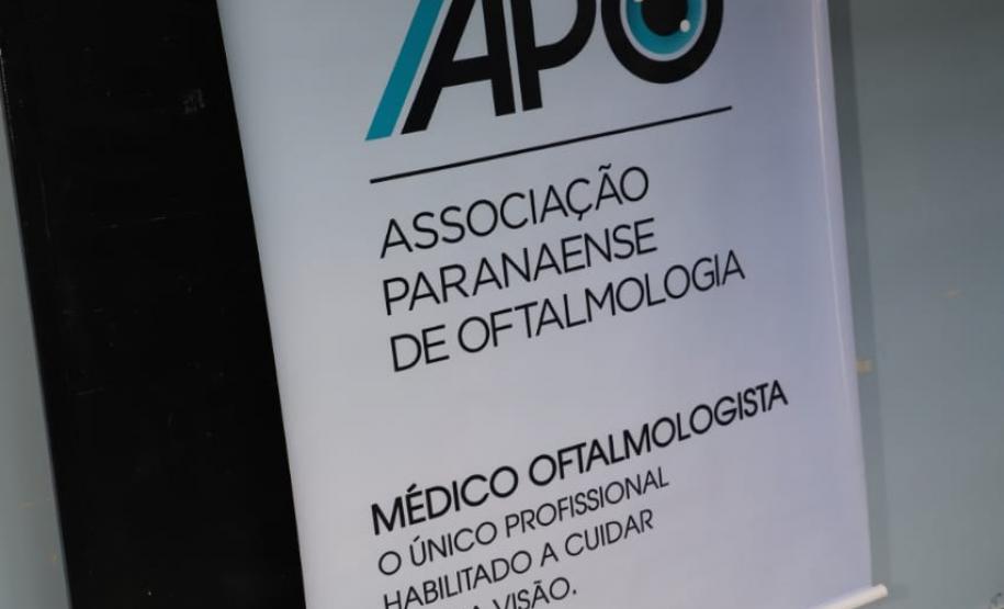 Alunos e suas famílias participaram na manhã deste sábado (07), da Ação de Cidadania promovida pela Secretaria da Justiça, Família e Trabalho na Escola Municipal Julia Wanderley.”Meu pai foi aluno desta escola e sua professora, a senhora Leda Leão’’, disse o secretário Ney Leprevost, ao visitar a feira que ofertou diversos serviços, como senhas para o RG, cadastro para ID Jovem e teste de visão em parceria com a Associação Paranaense de Oftalmologia.  A família do aluno João Lauro Zimermann, 16 anos, ficou