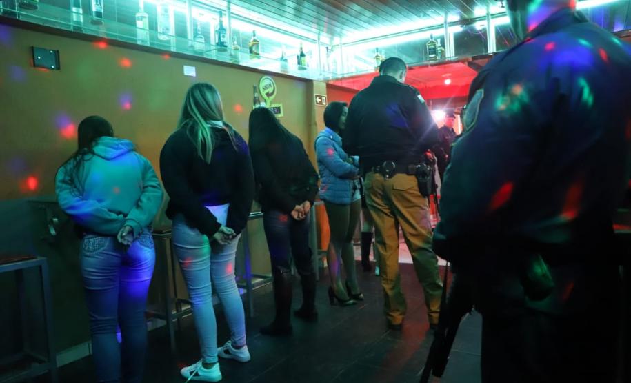 Ação da Força-Tarefa Infância Segura promove fiscalização e conscientização em bairros de Curitiba